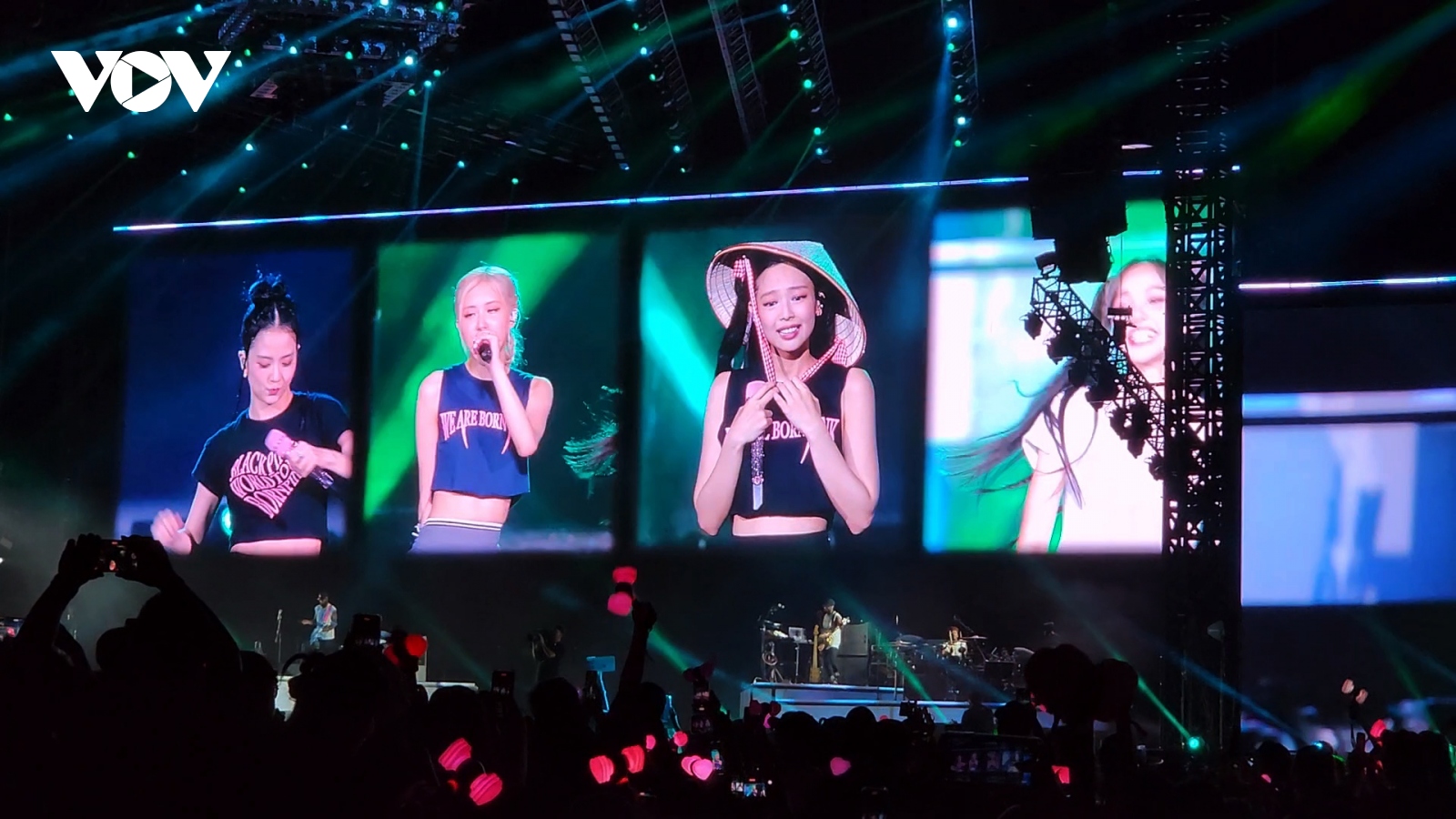 Blackpink nói tiếng Việt, nhảy "See tình" trong concert tại Hà Nội