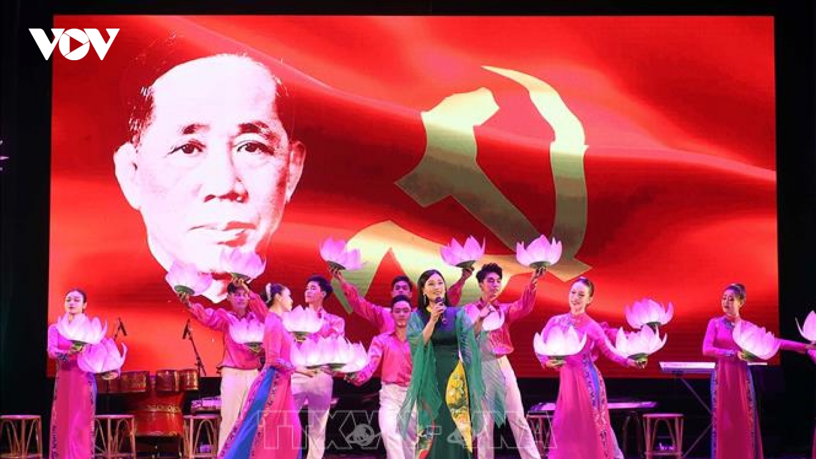Chủ tịch nước dự Chương trình nghệ thuật tưởng nhớ Tổng Bí thư Lê Duẩn