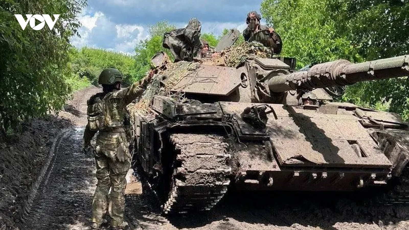 Xe tăng Ukraine M-55S sống sót thần kỳ sau khi trúng đạn pháo Nga
