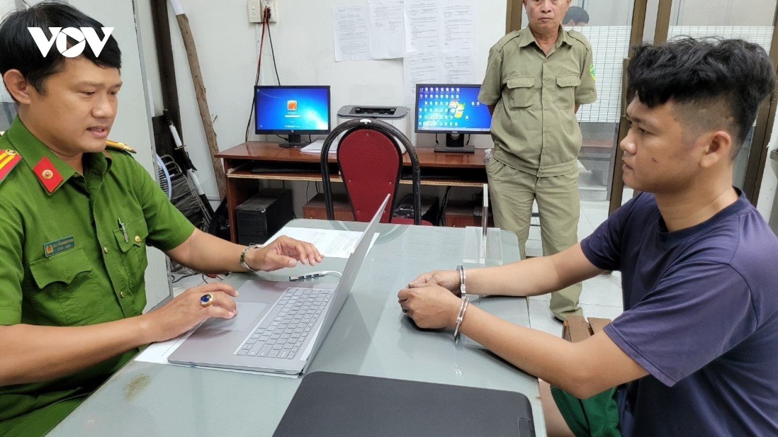 Tạm giữ đối tượng dùng dao đâm cảnh sát giao thông ở TP.HCM