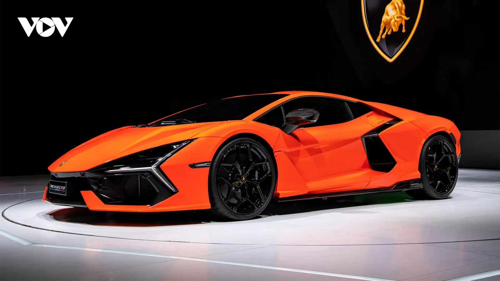 Phải chờ 2 năm nếu mua siêu xe Lamborghini Revuelto