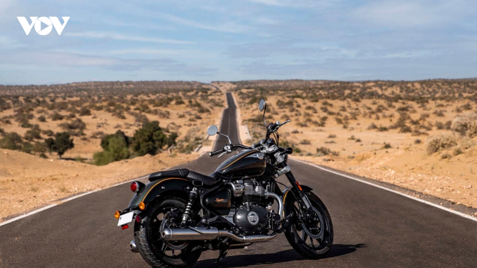 Lộ diện Royal Enfield Super Meteor 650 2023 tại triển lãm Art of Speed