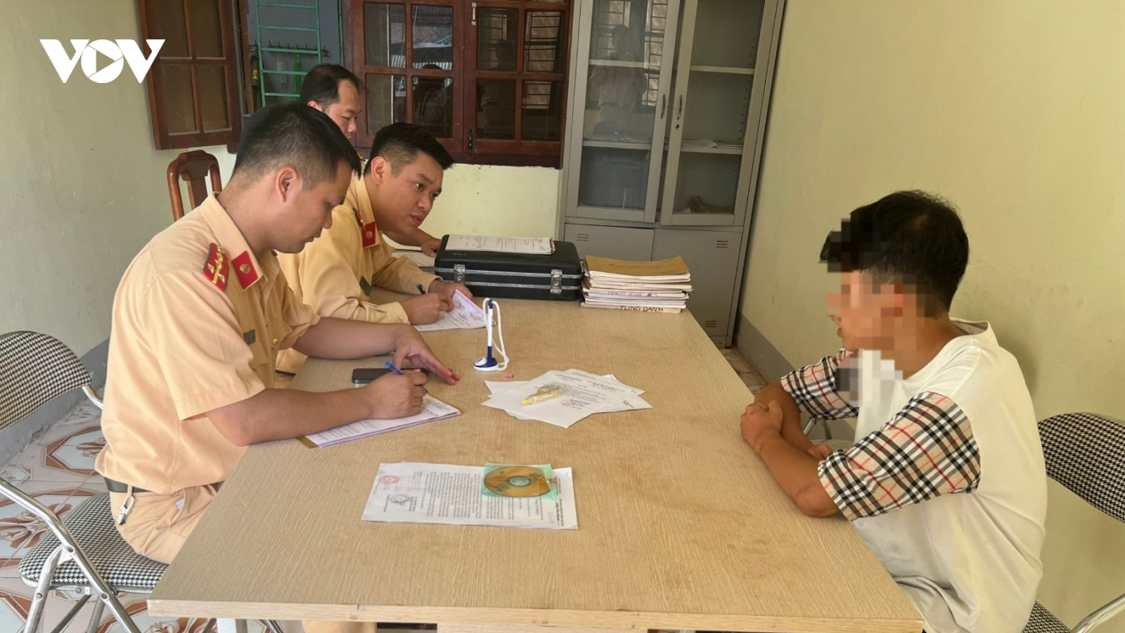Nóng 24h: Xử phạt quái xế “bốc đầu” xe rồi lên facebook khoe