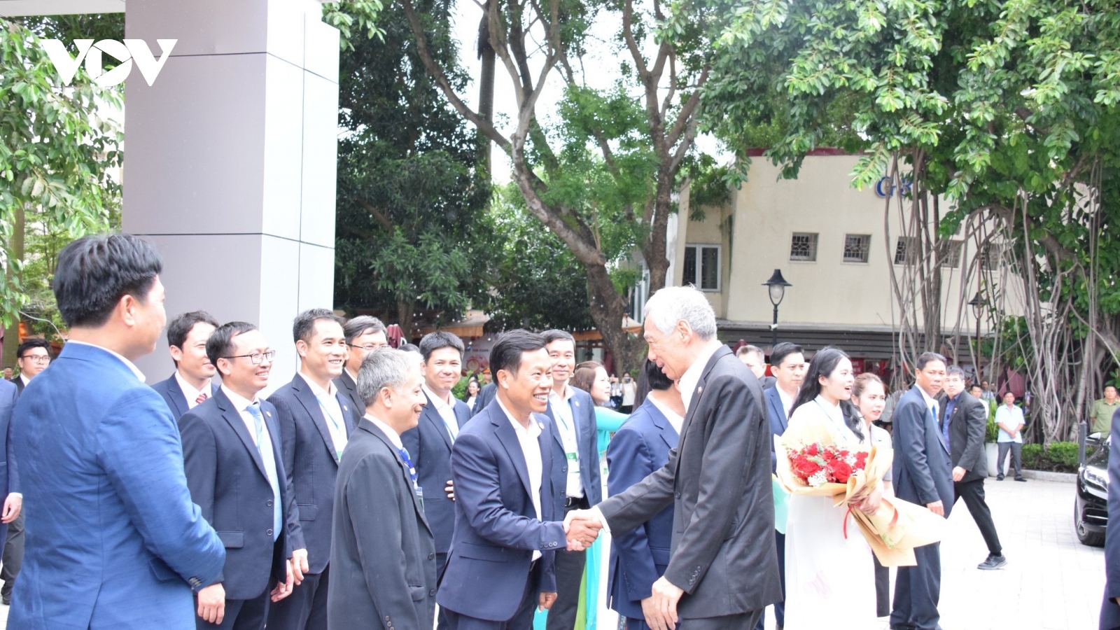 Thủ tướng Phạm Minh Chính và Thủ tướng Lý Hiển Long thăm ĐH Quốc gia Hà Nội