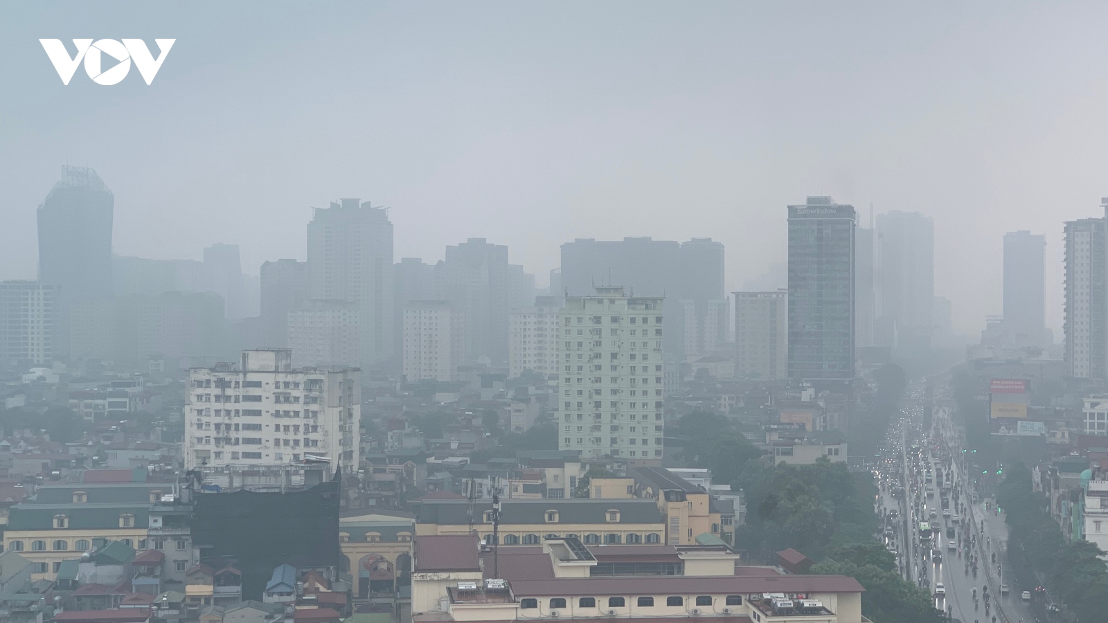 Vì sao bầu trời Hà Nội lại mịt mù trong sáng nay?