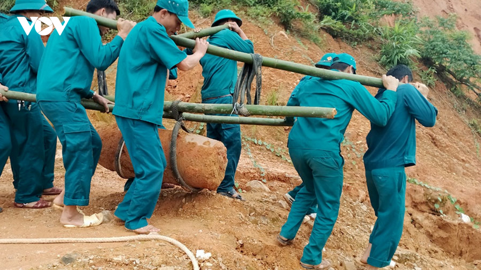 Hủy nổ an toàn quả bom nặng 360 kg sót lại sau chiến tranh