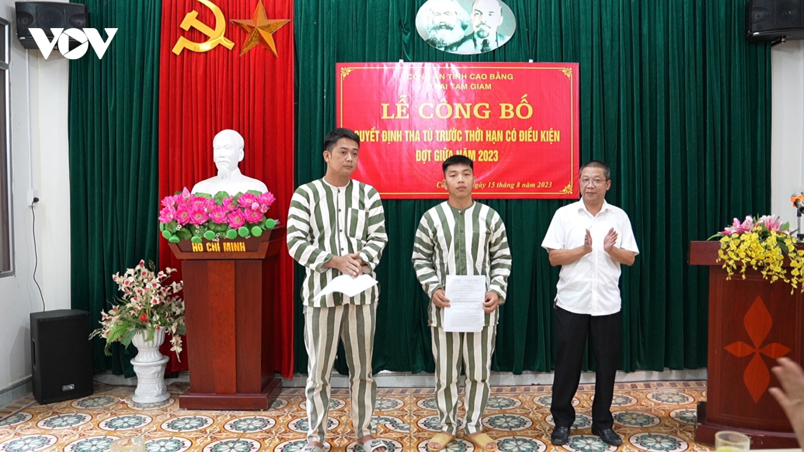 Cao Bằng công bố quyết định tha tù trước thời hạn cho 2 phạm nhân