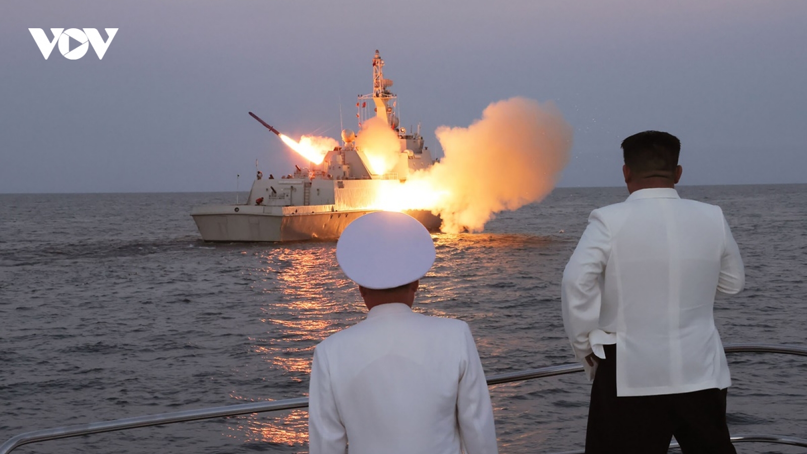 Ông Kim Jong Un thị sát thử tên lửa, gửi thông điệp cứng rắn tới Mỹ - Hàn
