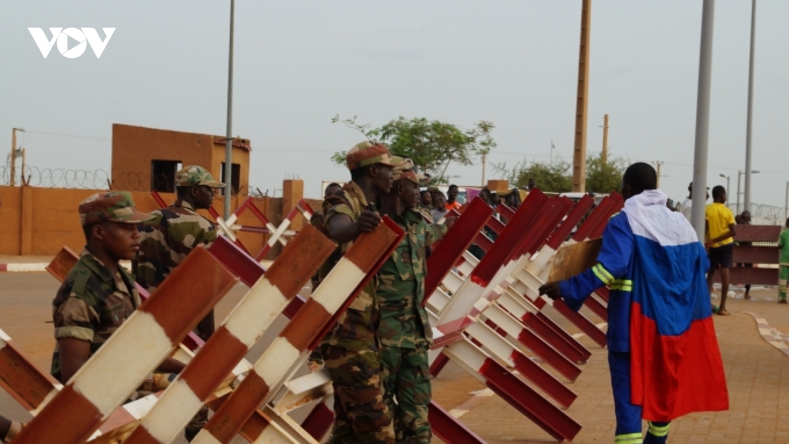 Đảo chính tại Niger: Chính quyền quân sự thuyết phục Tổng thống Bazoum từ chức