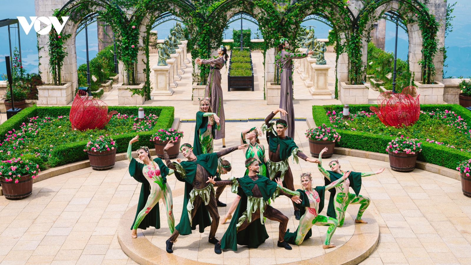 Ngất ngây với chuỗi minishow “siêu chất” của Sun World Ba Na Hills