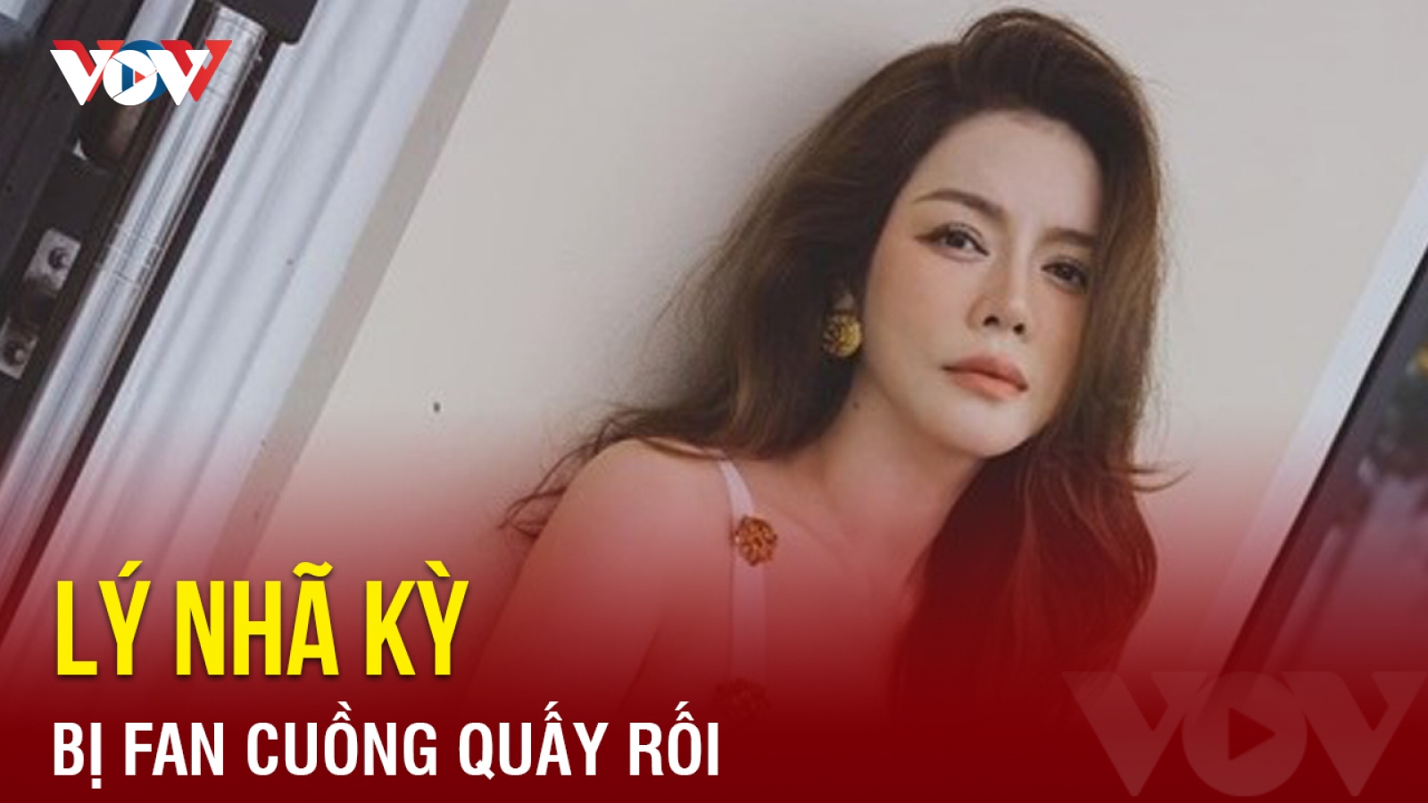 Chuyện showbiz: Lý Nhã Kỳ bị fan cuồng quấy rối