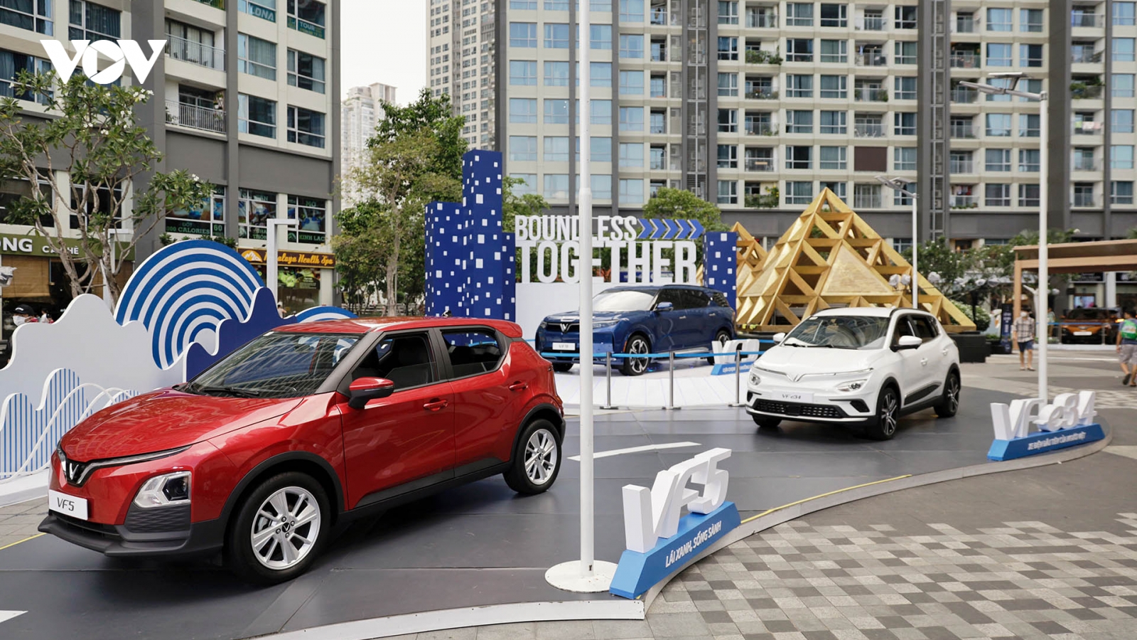 VinFast xóa bỏ định kiến xe điện "không tiện lợi, dịch vụ ít"