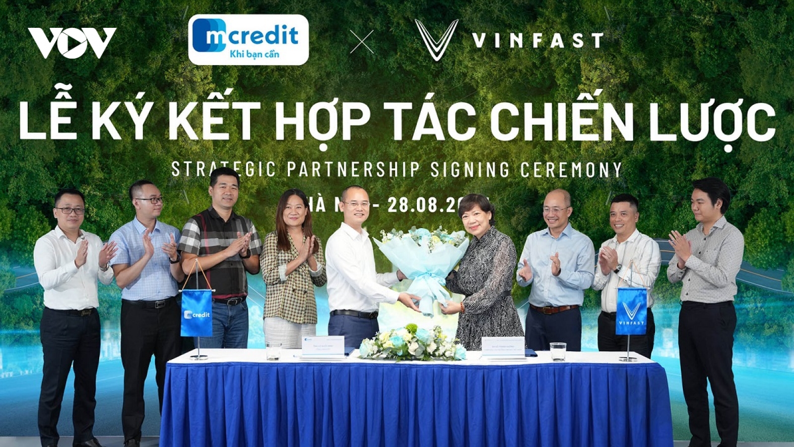 Vinfast ký kết thỏa thuận hợp tác chiến lược với Mcredit