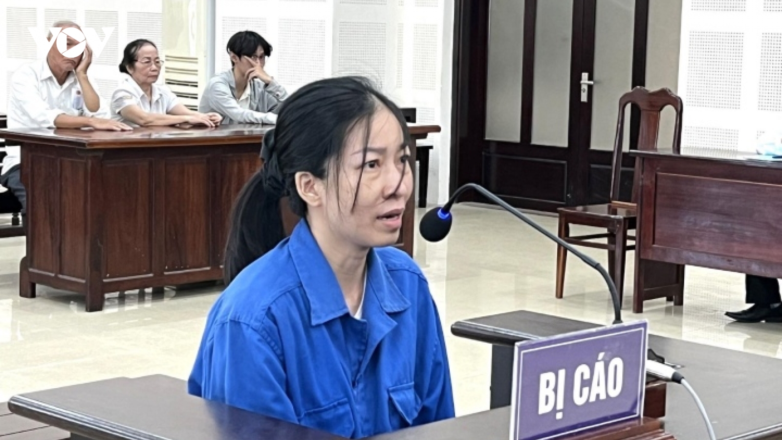 Mâu thuẫn trong khi phân chia tài sản, nữ giảng viên đổ xăng đốt chết chồng