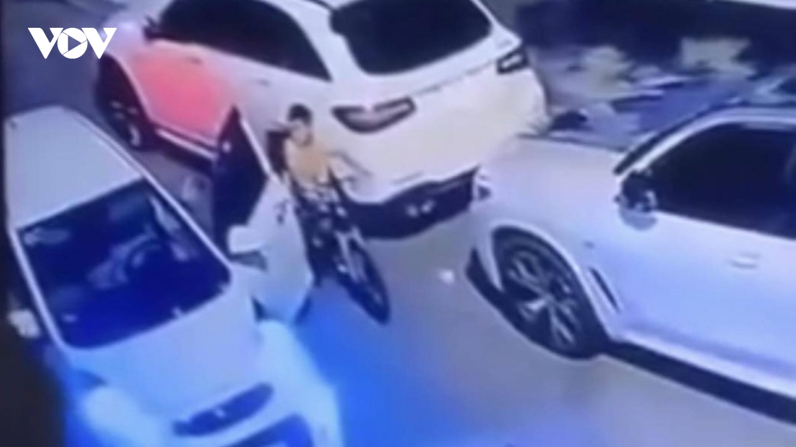 Kẻ bắt cóc bé trai nổ súng chống trả, bắn bị thương cảnh sát