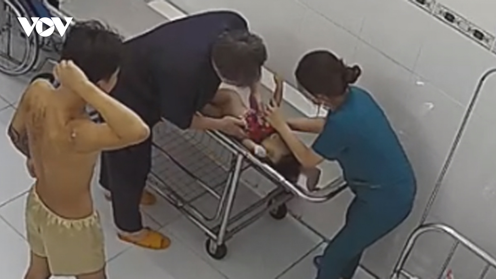 Bé trai 2 tuổi tử vong khi uống sữa: Công an xác định có dấu hiệu bị bạo hành