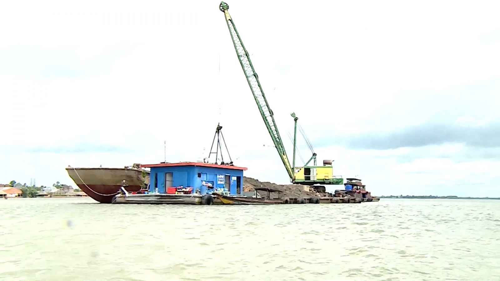 Đứt gãy nguồn cung cát, thị trường vật liệu xây dựng miền Tây hỗn loạn