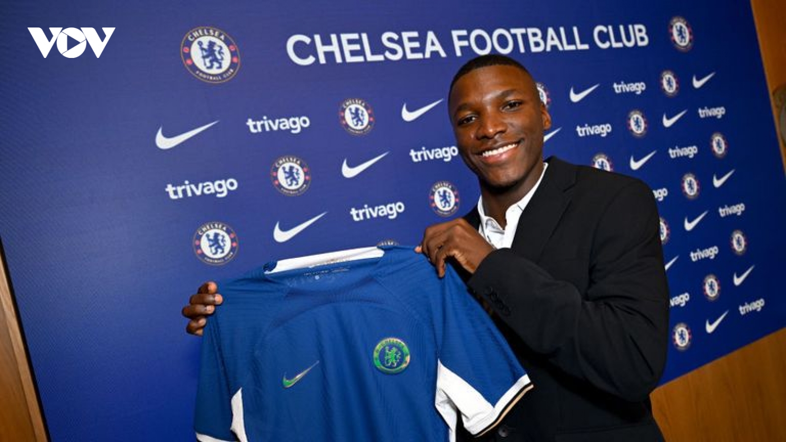 Chelsea chính thức ra mắt "bom tấn" Moises Caicedo
