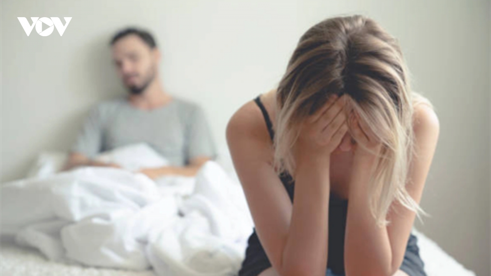 Chồng ngoại tình nhưng trơ trẽn đổ lỗi cho vợ