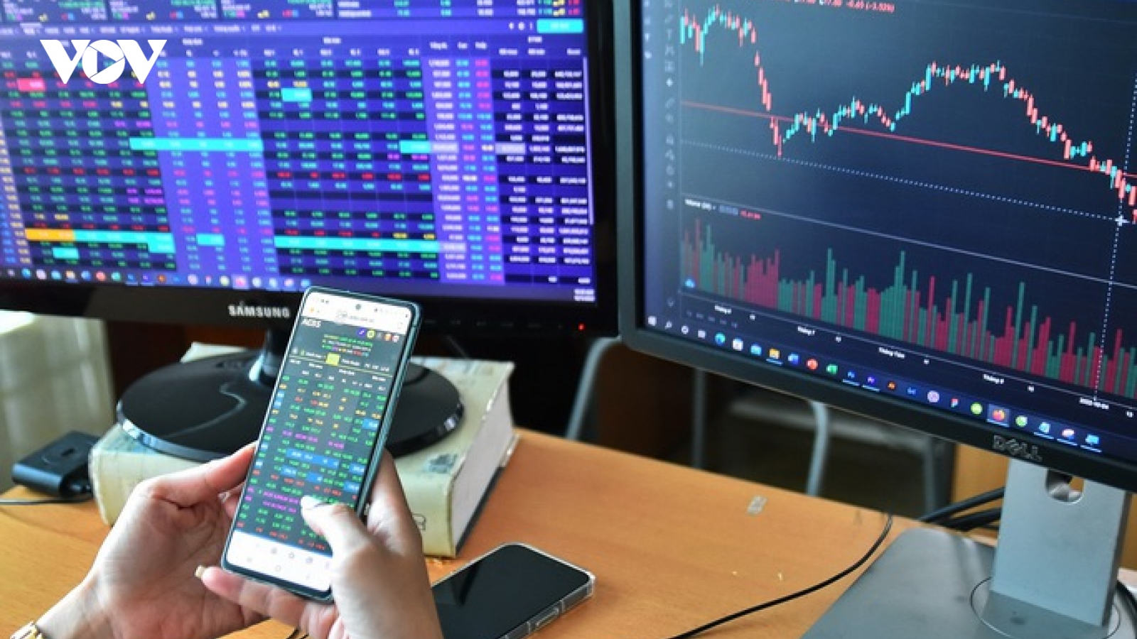 Nhận định chứng khoán 22-26/6: VN-Index giằng co quanh vùng 1.820–1.830 điểm