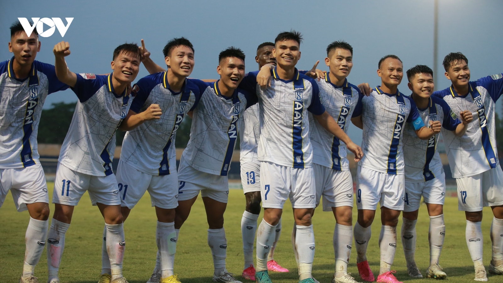 Chuyển nhượng V-League: SLNA giữ chân thành công 2 công thần