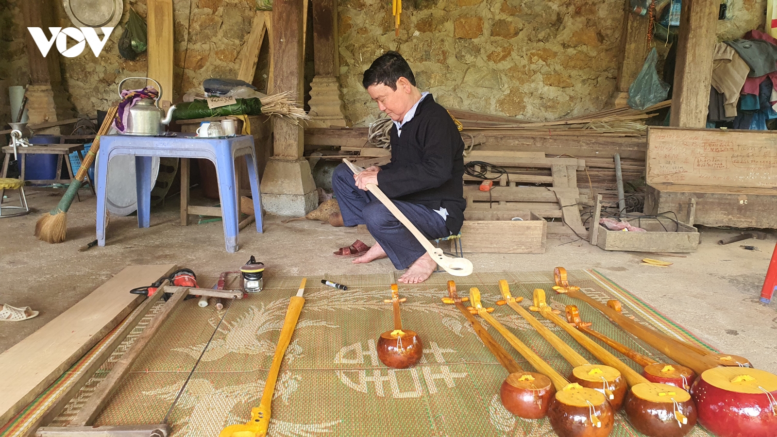 Người dành nửa thế kỷ “giữ lửa” tiếng đàn tính tẩu của đồng bào Thái trắng Sơn La