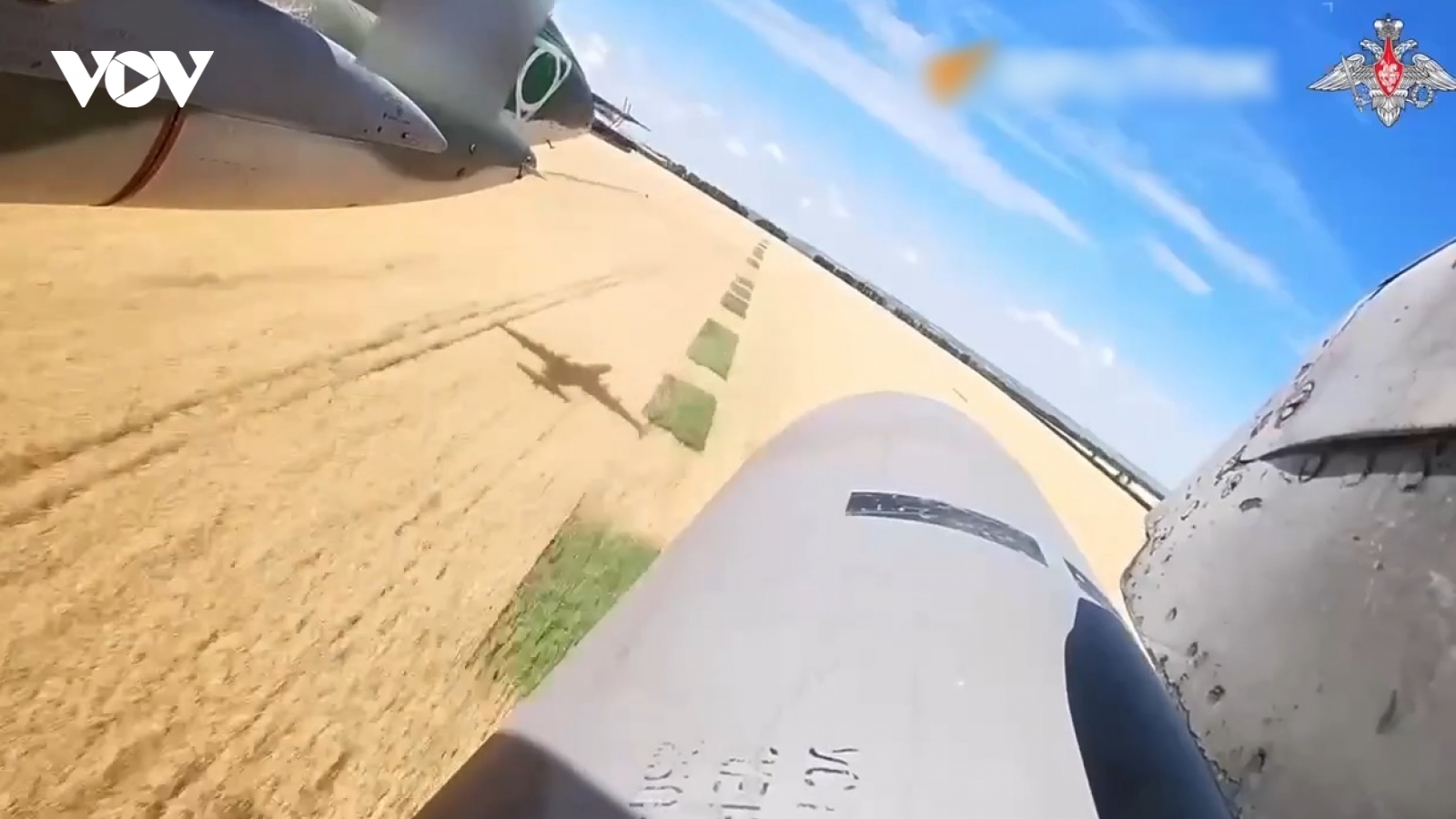 Cường kích Nga Su-25 bay thấp phóng tên lửa diệt đơn vị súng cối Ukraine