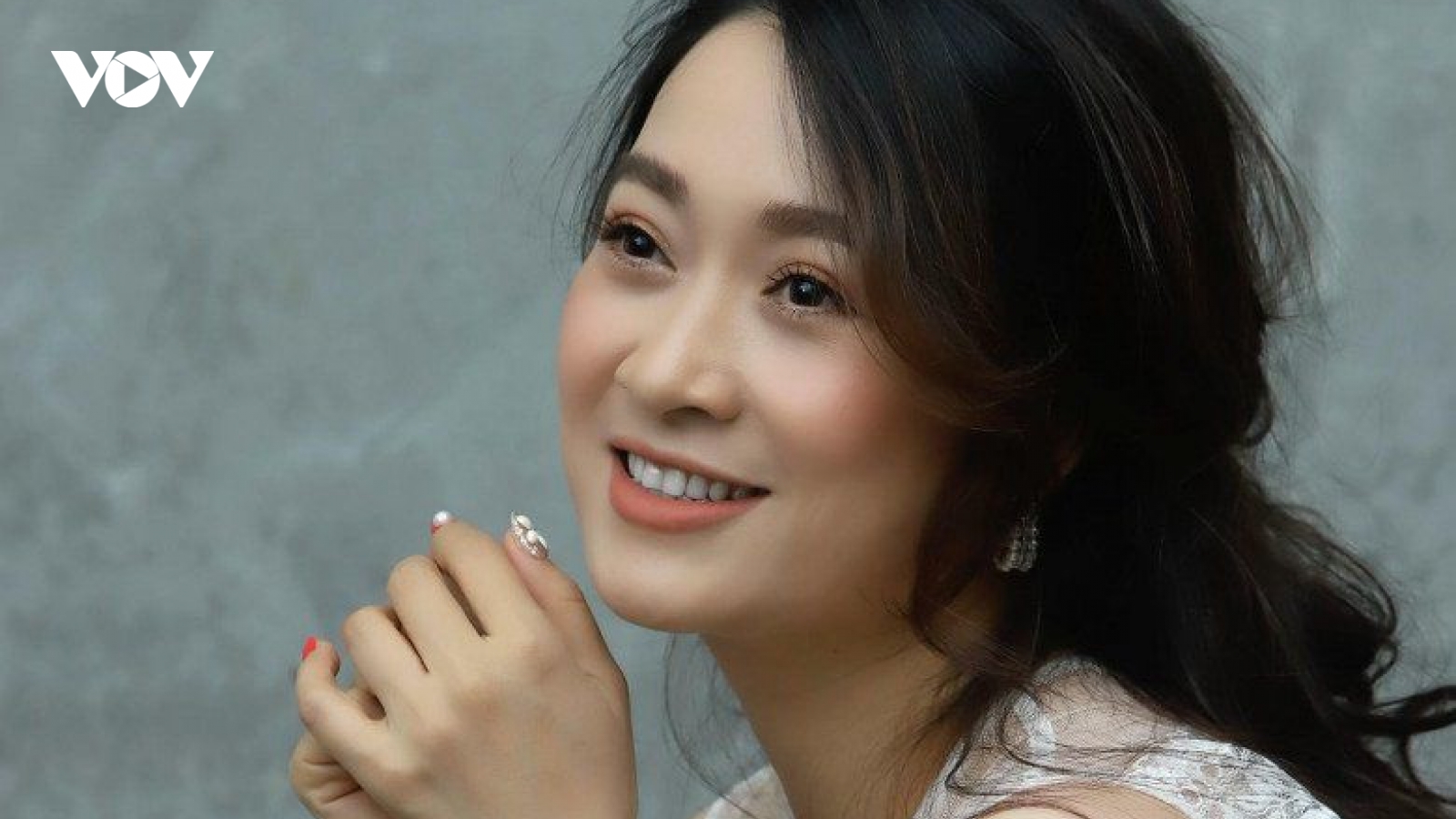 Thương "Phía trước là bầu trời" tiết lộ về hôn nhân với ông xã làm giáo dục