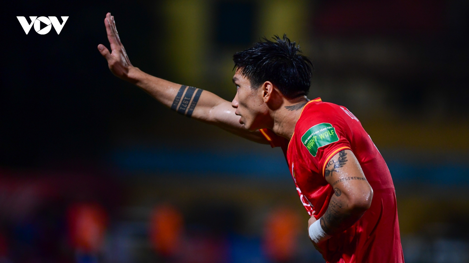 Đoàn Văn Hậu có hành động "đặc biệt" sau trận CLB CAHN 2-1 Hà Nội FC