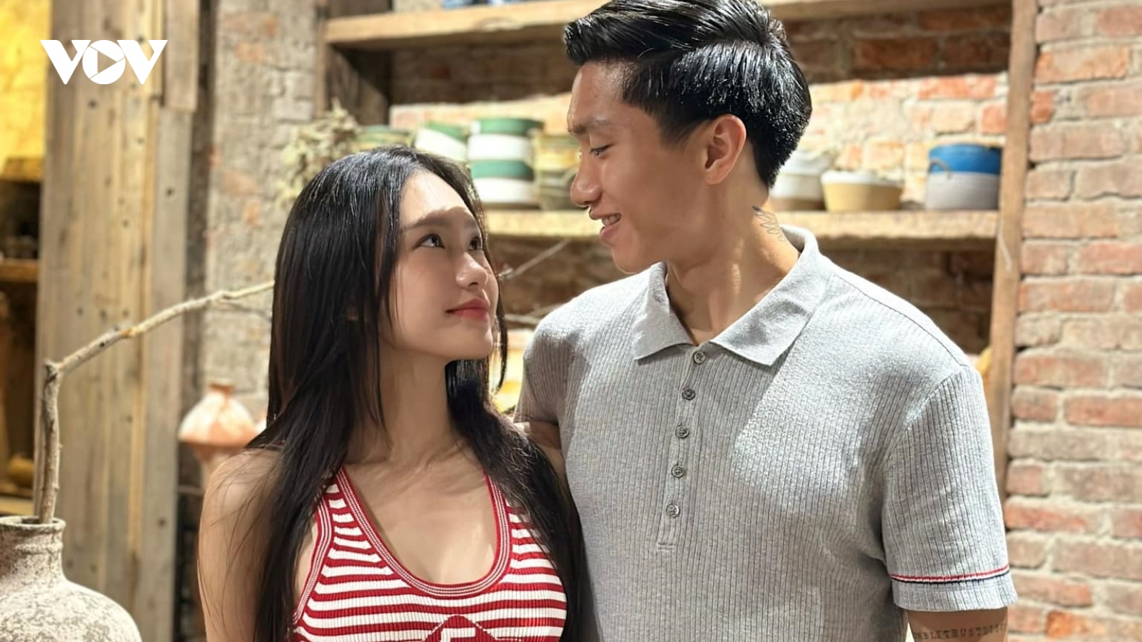 Văn Hậu tặng món quà “đặc biệt” cho bạn gái Doãn Hải My