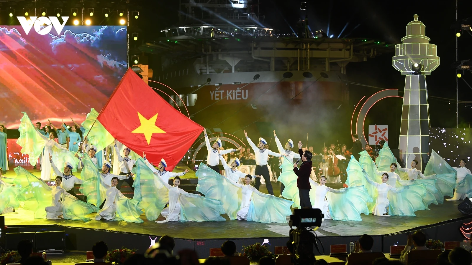 “Mạnh giàu từ biển quê hương”: Lắng đọng tình yêu biển và tinh thần dân tộc