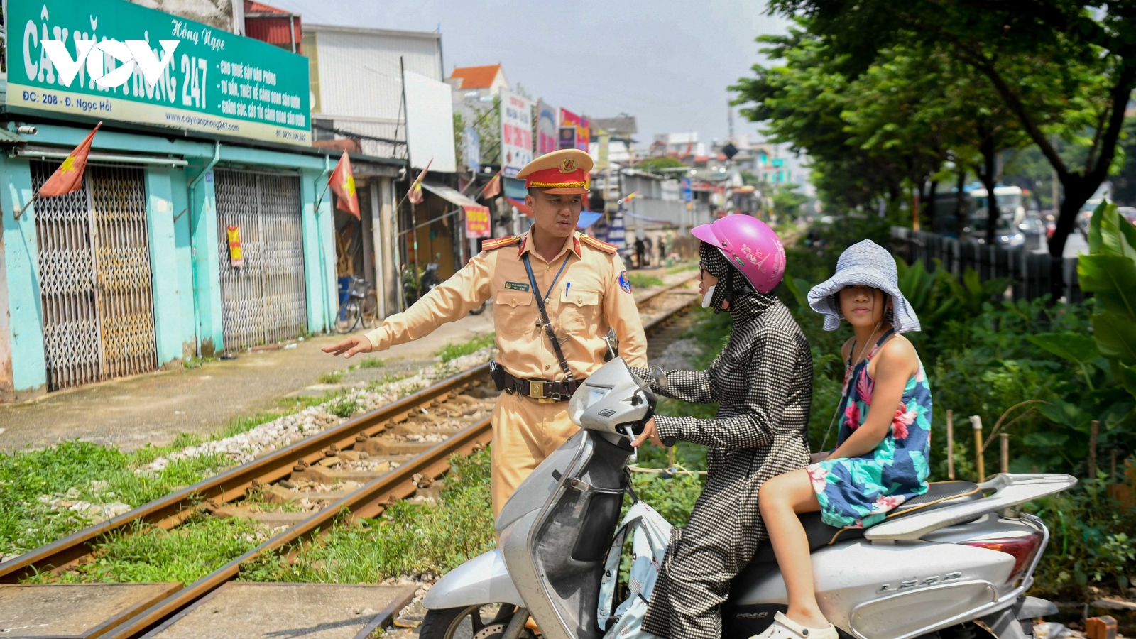 Ý thức của người dân là yếu tố quan trọng giúp giảm tai nạn đường sắt