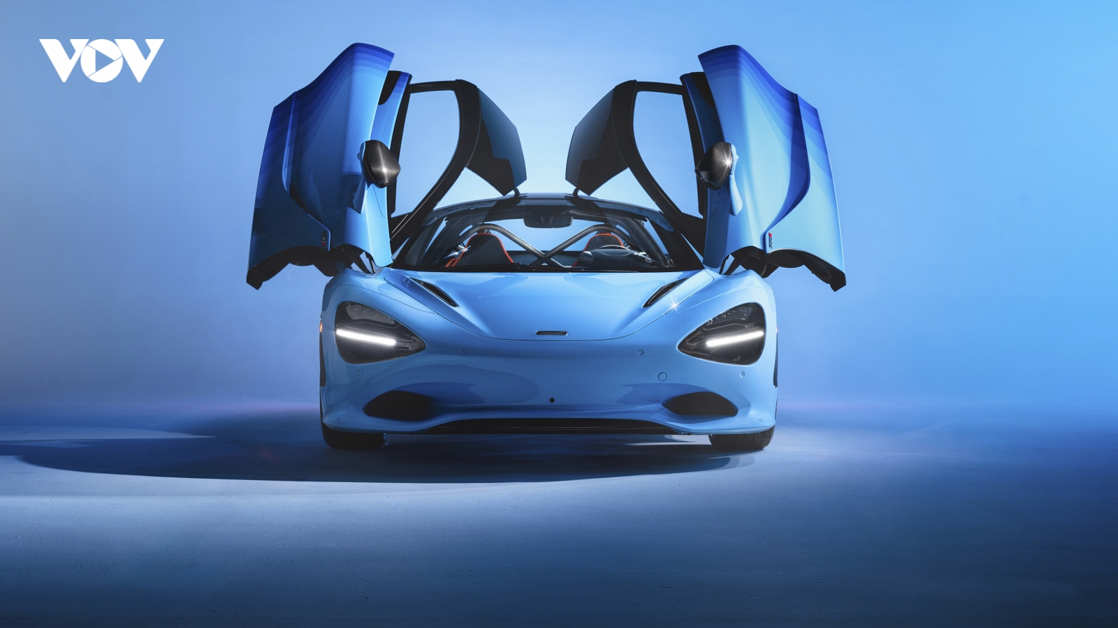 Ảnh chi tiết McLaren 750S sở hữu lớp sơn quảng phổ của MSO