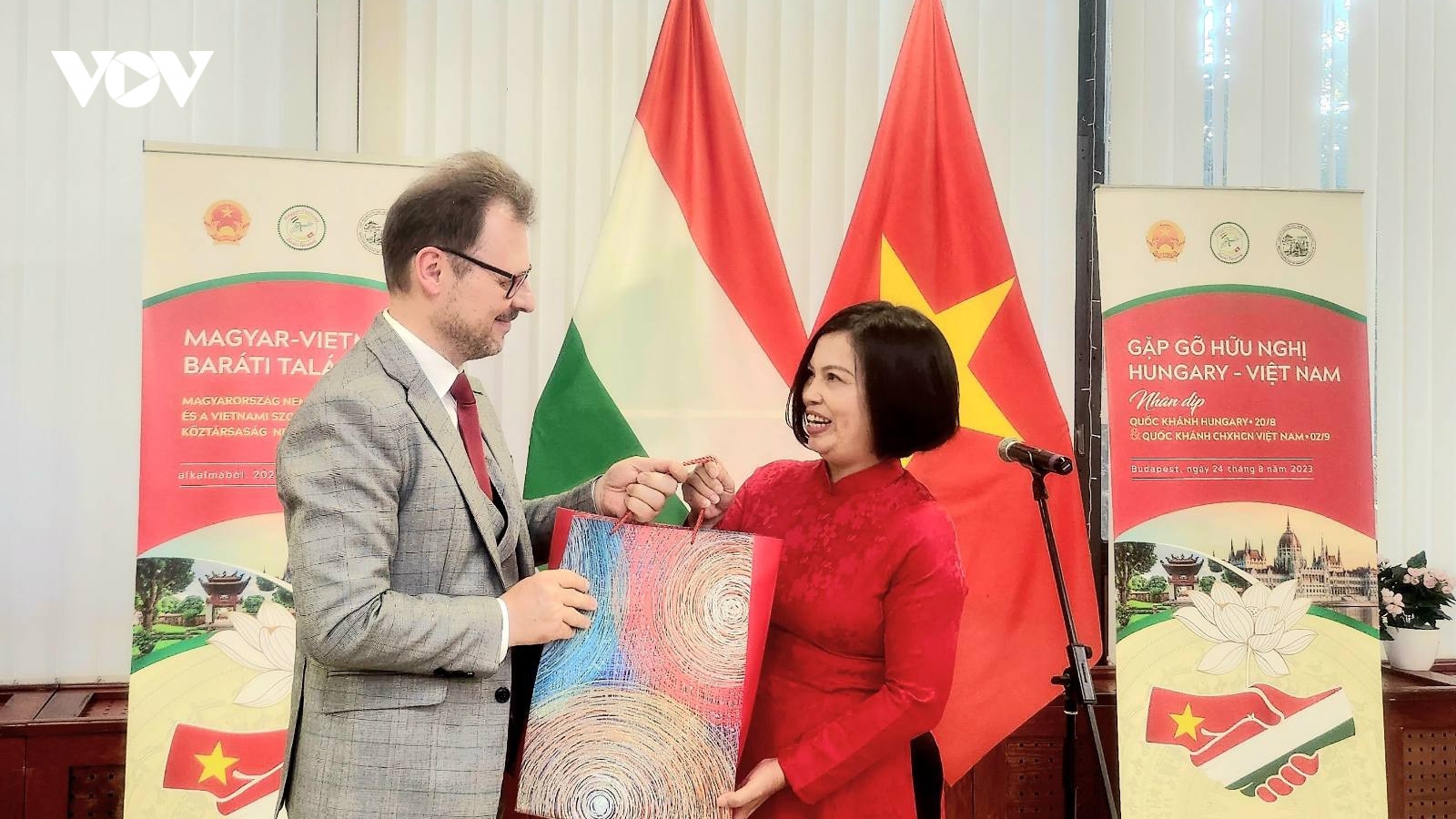 Gặp mặt hữu nghị kỷ niệm Quốc khánh của Việt Nam và Hungary