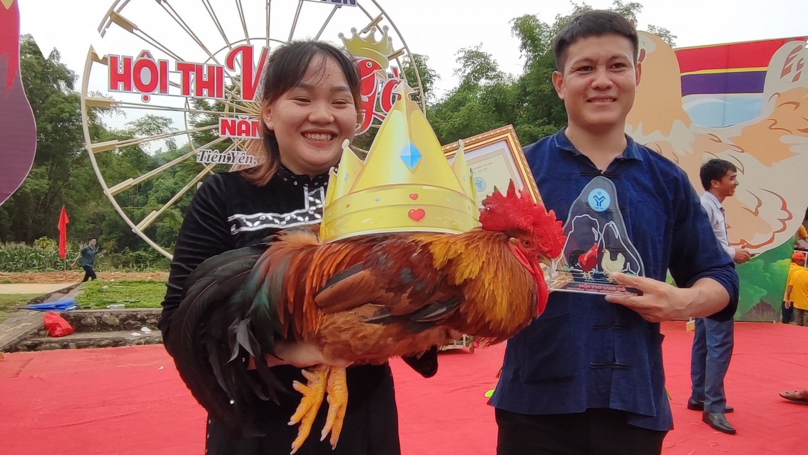 Lần đầu tiên tổ chức Hoa hậu gà Tiên Yên