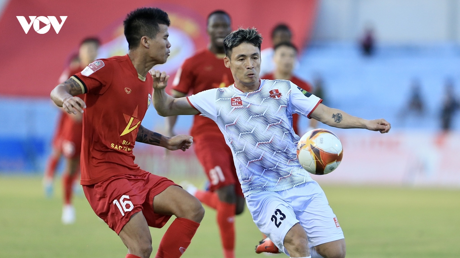 Hà Tĩnh và Hải Phòng FC chia điểm trong trận đấu gặp sự cố mất điện