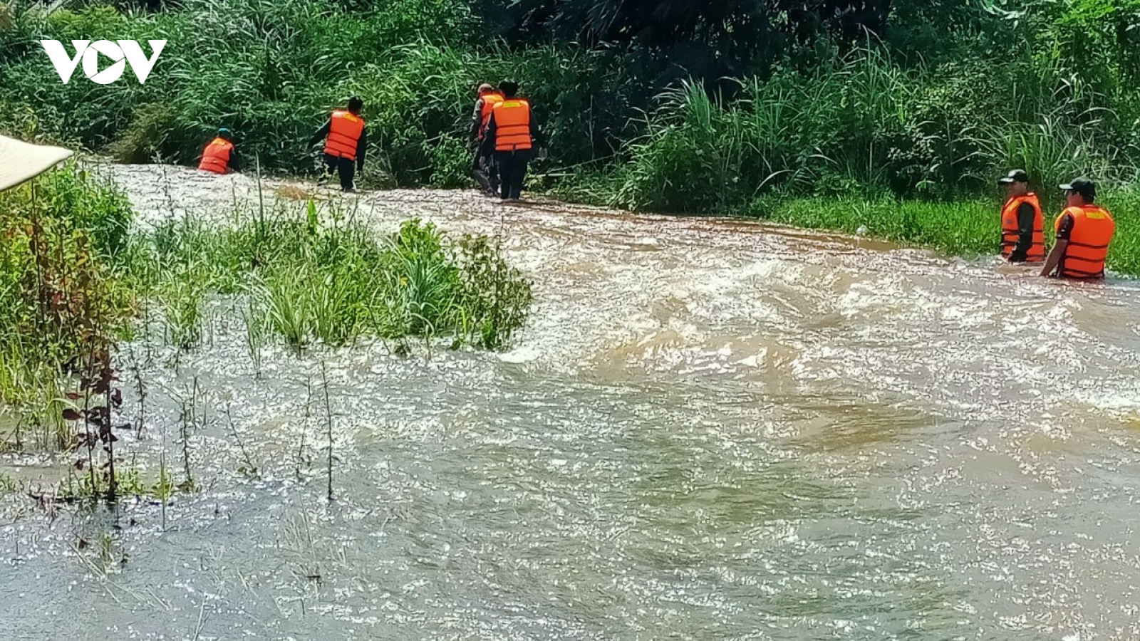 Tìm thấy thi thể người đàn ông bị nước lũ cuốn trôi ở Đắk Nông