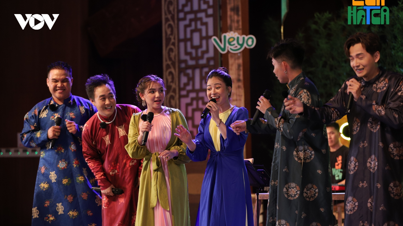 Dương Hoàng Yến bất ngờ tái hiện bài hát "Chiếc khăn piêu" trong "La cà hát ca"
