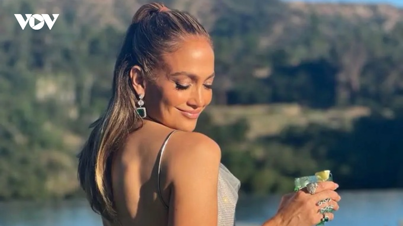 Sắc vóc nóng bỏng của Jennifer Lopez ở tuổi 54