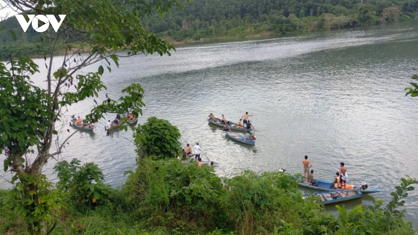 Lật ghe trên hồ thuỷ điện Sông Tranh, 2 người tử vong