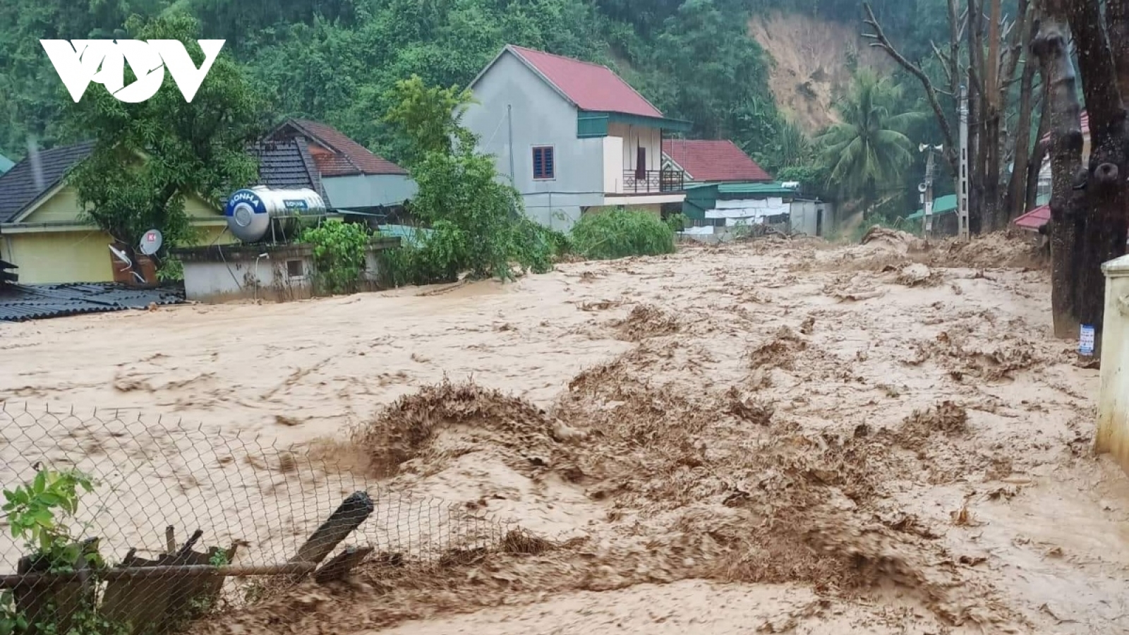 Thủ tướng Chính phủ yêu cầu tập trung phòng chống sạt lở, lũ quét
