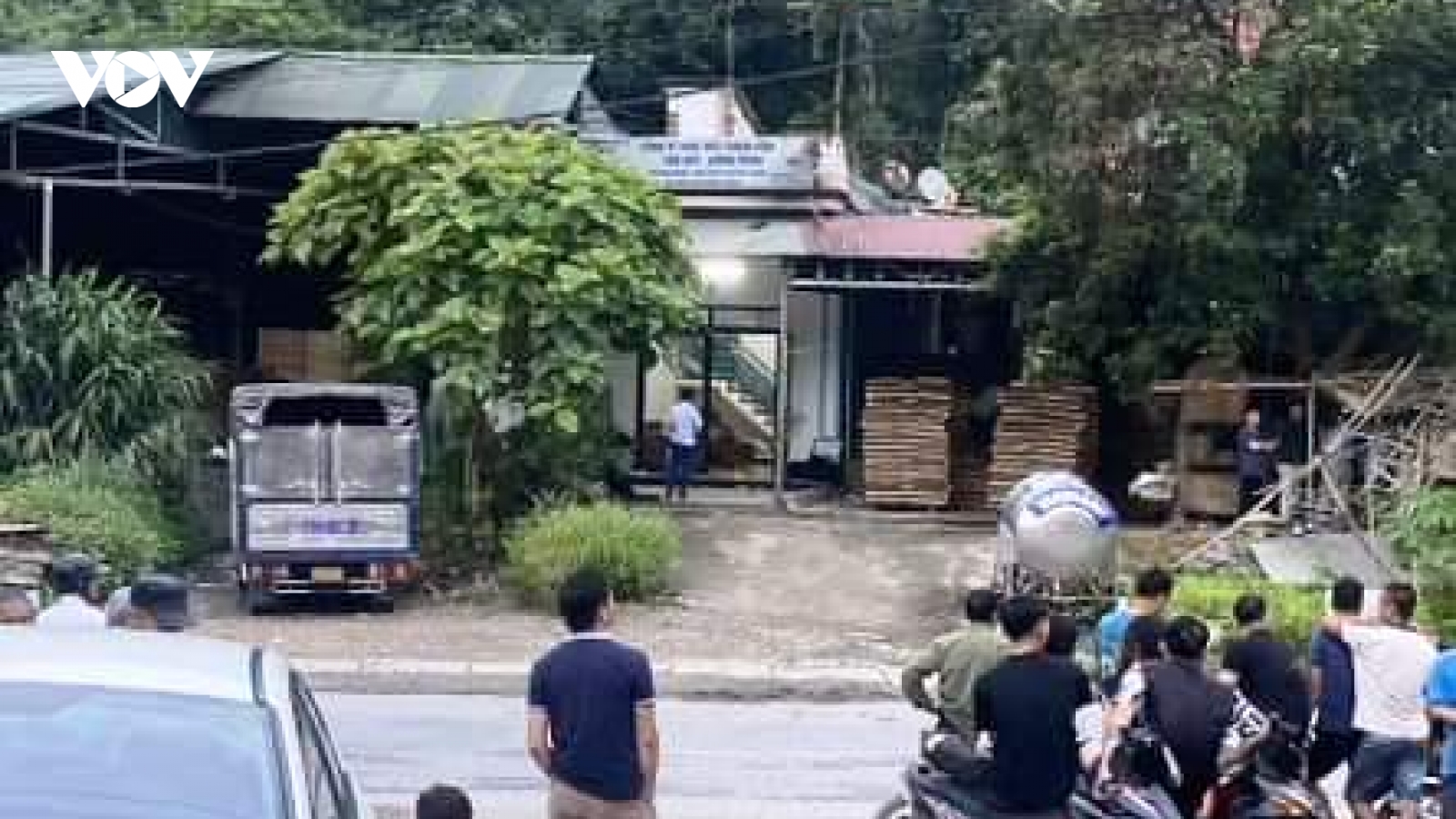 Dùng dao đâm bố mẹ vợ do mâu thuẫn