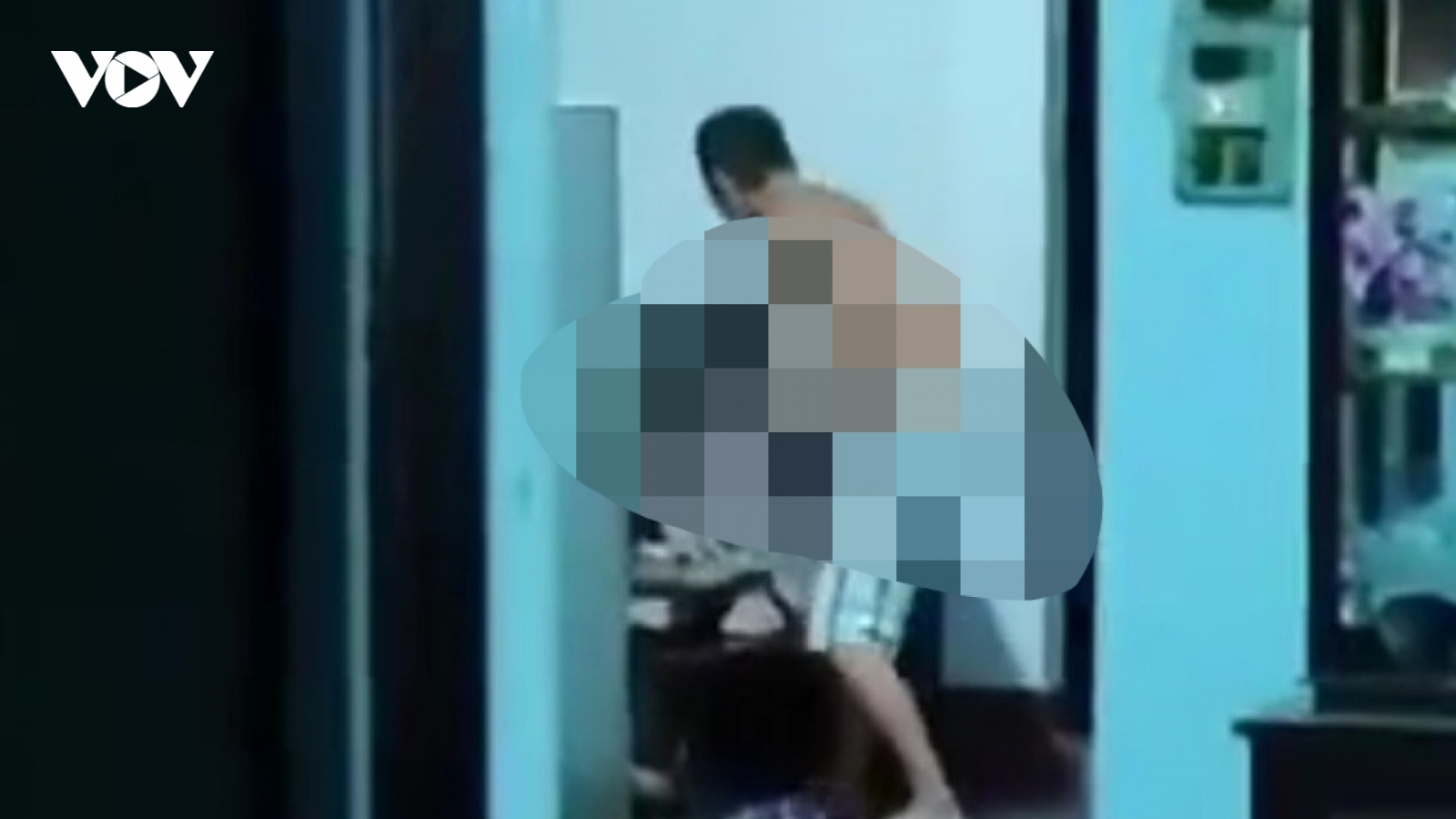 Nóng 24h: Phẫn nộ con trai ngược đãi mẹ ruột vì lý do không ngờ
