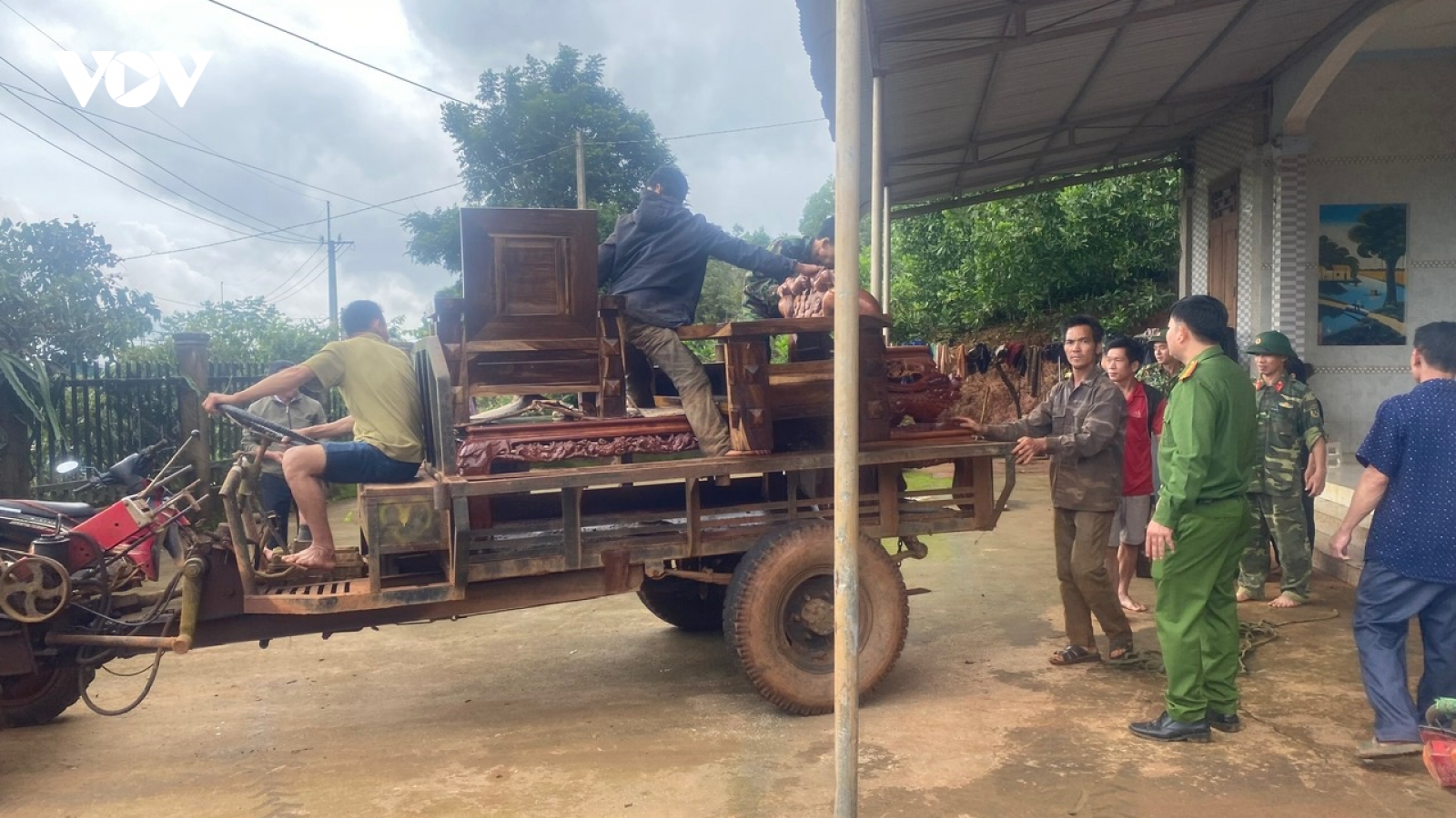Đắk Nông di dời khẩn cấp 45 hộ dân khi mặt đất xuất hiện nhiều vết nứt
