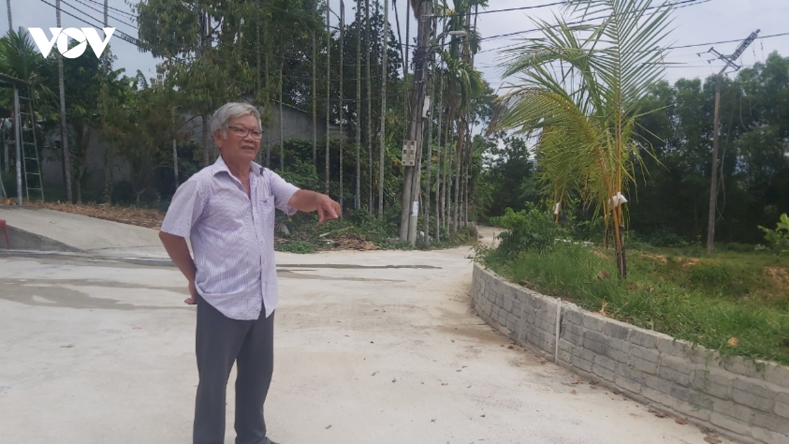 Hiến đất làm đường giao thông vì lợi ích của chính mình