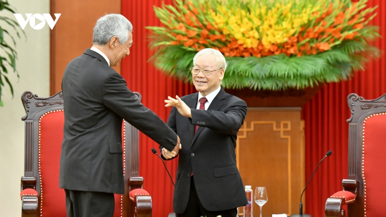 Vietnamese leaders receive Singaporean PM Lee Hsien Loong
