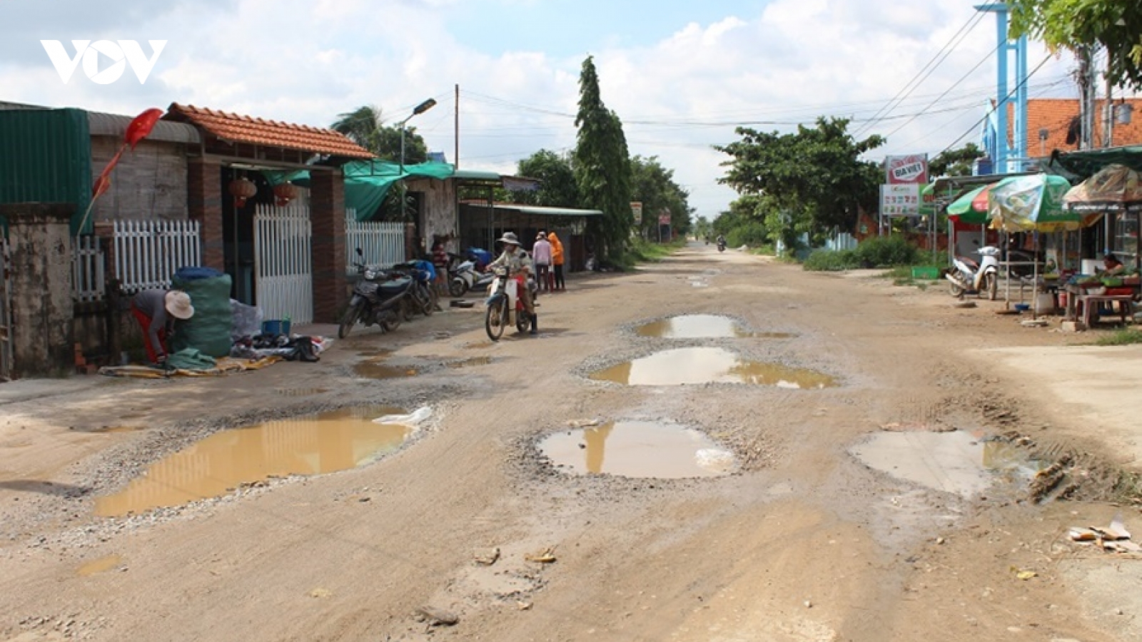 Bình Thuận kiểm tra, xử lý sau phản ánh của VOV về 2 tuyến đường xuống cấp