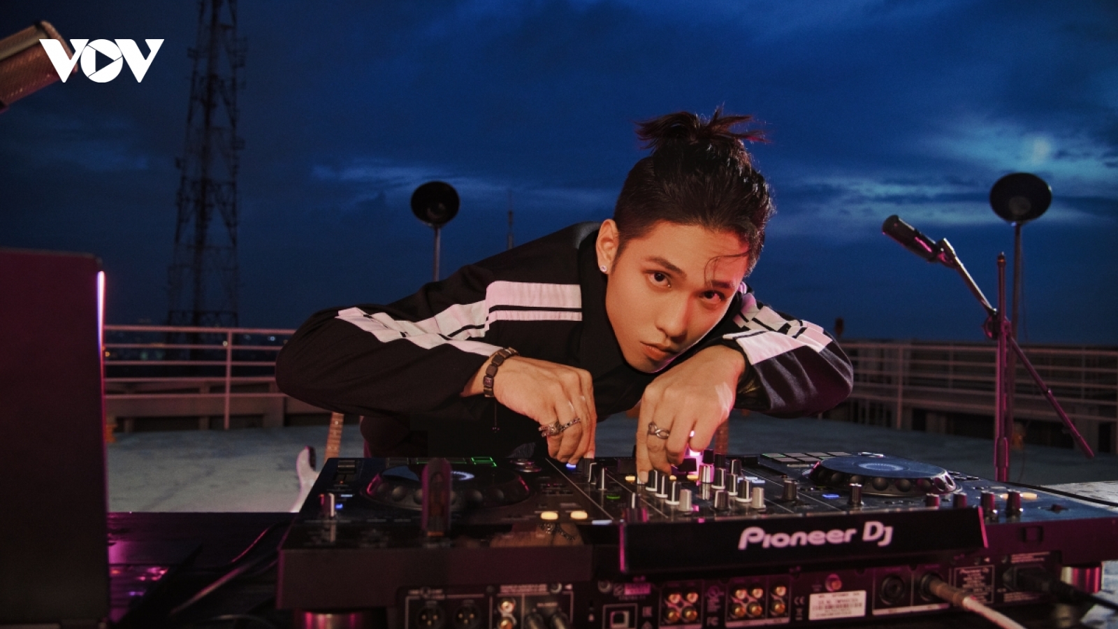 Kimmese, Tlinh, Grey D, Mono góp mặt trong album đầu tay của 2Pillz