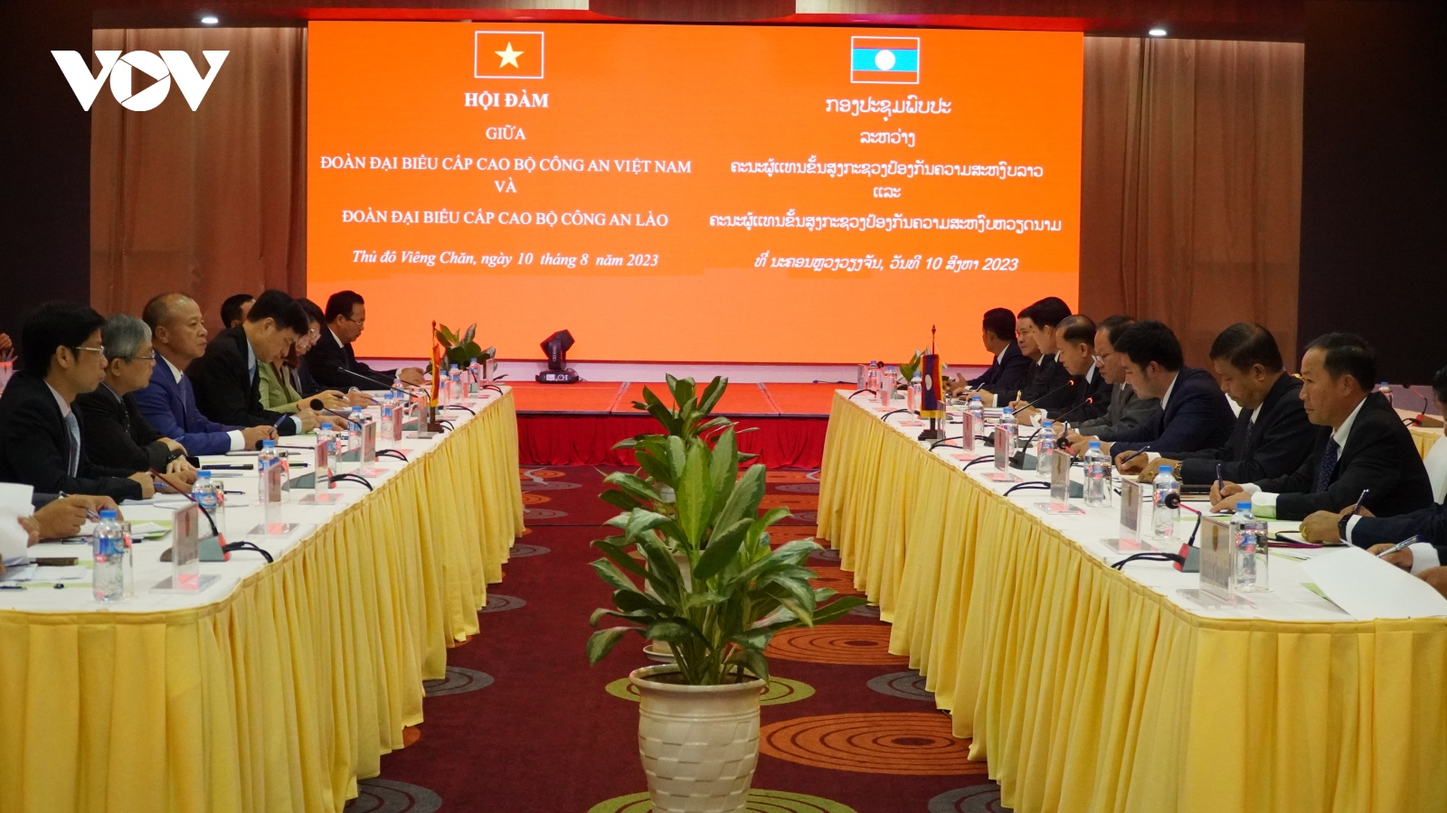 Bộ Công an Việt Nam tăng cường hợp tác với Bộ Công an Lào