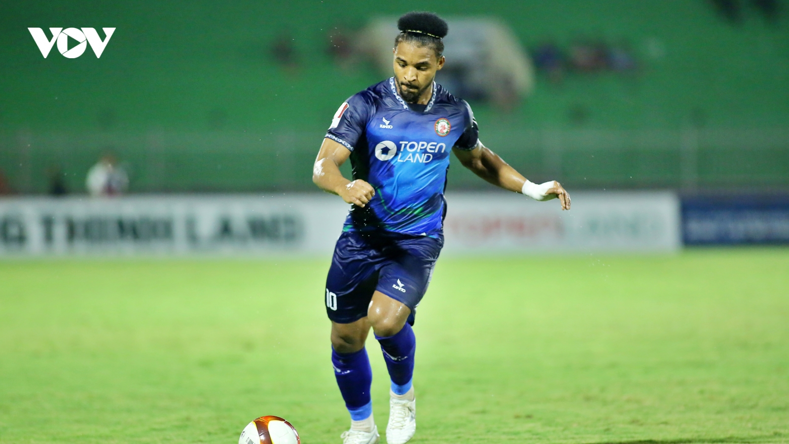 Cầu thủ ghi bàn nhiều nhất V-League 2023 bị treo giò
